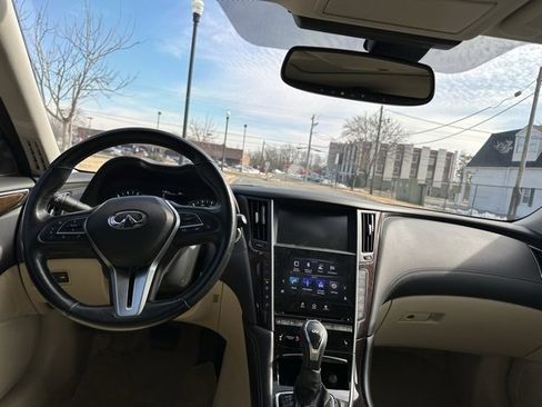 Used 2019 INFINITI Q50 Luxe w/ Essential Package (3.0T Luxe) image 3
