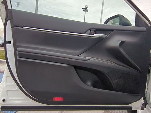 Used 2023 Toyota Camry SE image 15