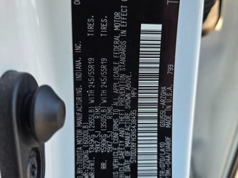 Used 2017 Toyota Highlander Limited AWD/4WD image 30