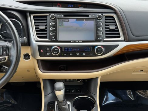 Used 2017 Toyota Highlander Limited w/ Protection Package #3 image 29