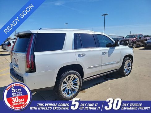 Used 2017 Cadillac Escalade Premium Luxury AWD/4WD image 3