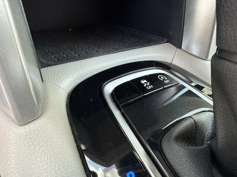 Used 2023 Toyota Corolla Cross L FWD image 33