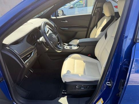 Used 2023 Cadillac XT4 Sport w/ LPO, ONYX Package FWD image 14