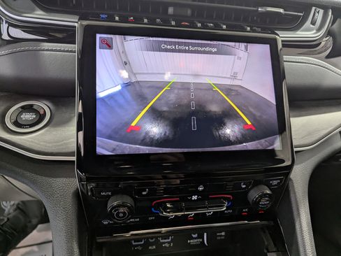 Used 2023 Jeep Grand Cherokee 4WD 4xe image 16