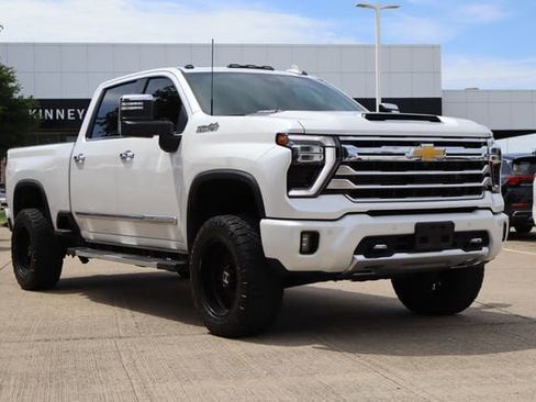Used 2024 Chevrolet Silverado 2500 High Country w/ High Country Premium Package AWD/4WD image 2