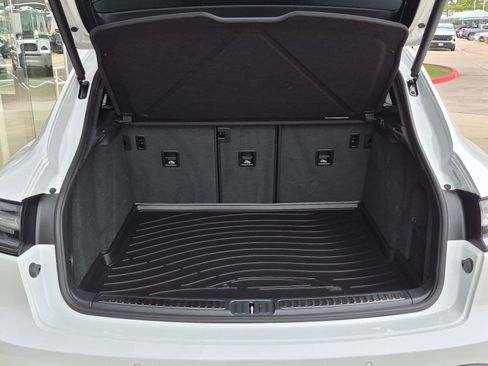 Certified 2026 Porsche Macan AWD/4WD image 23
