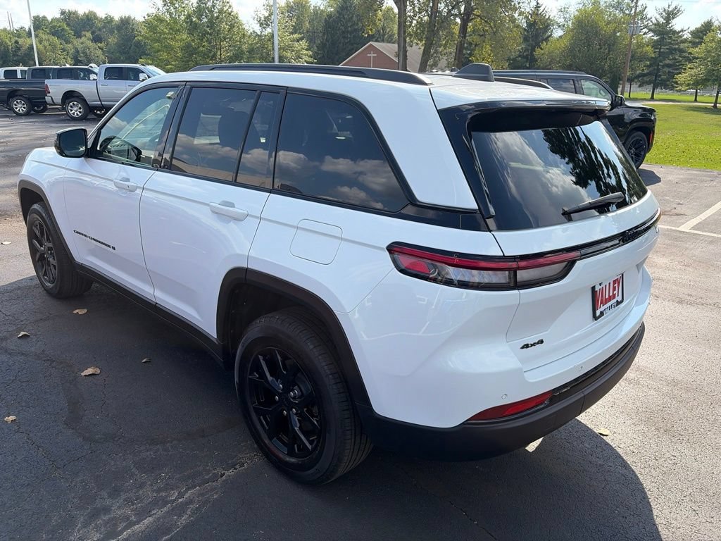 Certified 2025 Jeep Grand Cherokee Altitude AWD/4WD image 5