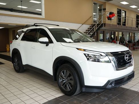 Used 2022 Nissan Pathfinder SV AWD/4WD image 18
