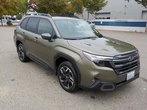 Used 2025 Subaru Forester Limited image 3