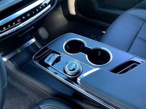 New 2026 Cadillac Lyriq Luxury image 10