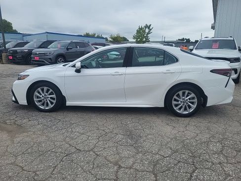 Used 2024 Toyota Camry SE FWD image 5