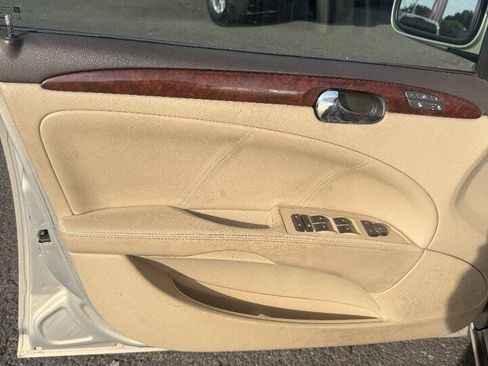 Used 2008 Buick Lucerne CXL w/ Ultra Confidence Package FWD image 2