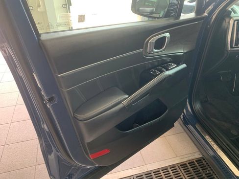 Used 2025 Kia Sorento SX AWD/4WD image 4