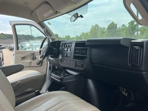 Used 2016 Chevrolet Express 3500 RWD image 25