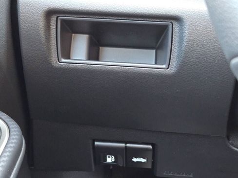 Used 2025 Nissan Versa SR w/ Trunk Package image 24