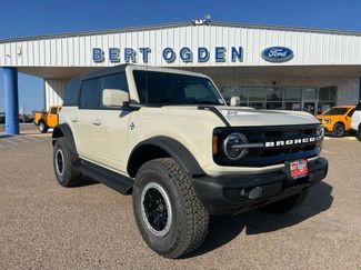 New 2025 Ford Bronco Outer Banks w/ Sasquatch Package video 1