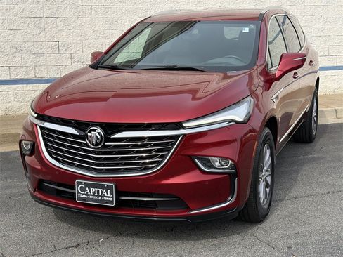 Used 2024 Buick Enclave Premium image 3