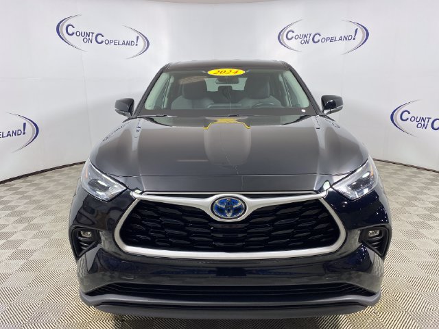 Used 2024 Toyota Highlander LE AWD/4WD image 2
