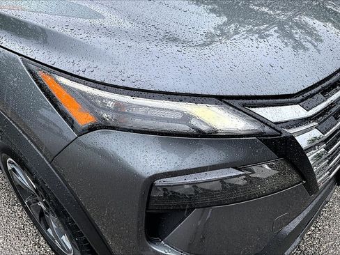 Used 2025 Nissan Rogue SV AWD/4WD image 31