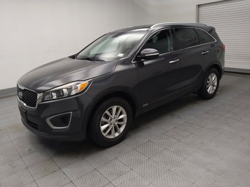Used 2017 Kia Sorento LX w/ LX Convenience Package image 2
