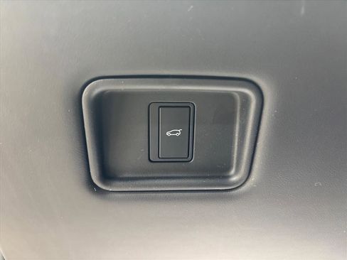 Used 2023 Land Rover Range Rover SE image 20