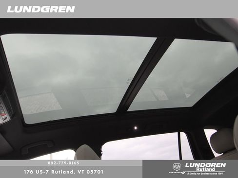 Used 2022 Volkswagen Tiguan SE R-Line image 34