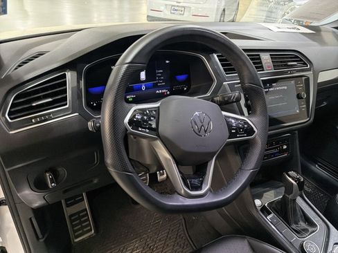 Used 2023 Volkswagen Tiguan SE R-Line AWD/4WD image 9