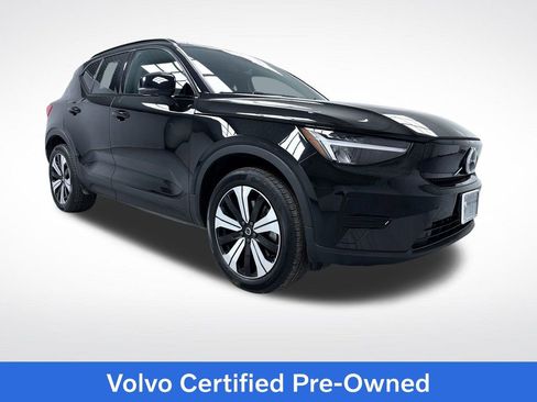 Used 2023 Volvo XC40 Recharge Core image 2