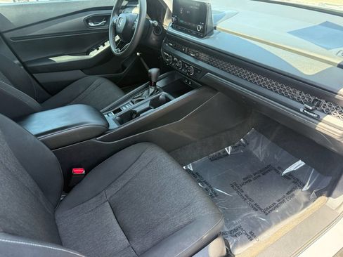 Used 2025 Honda Accord SE image 30