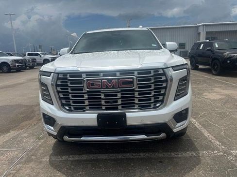 Used 2025 GMC Yukon XL Denali w/ Denali Reserve Package AWD/4WD image 2