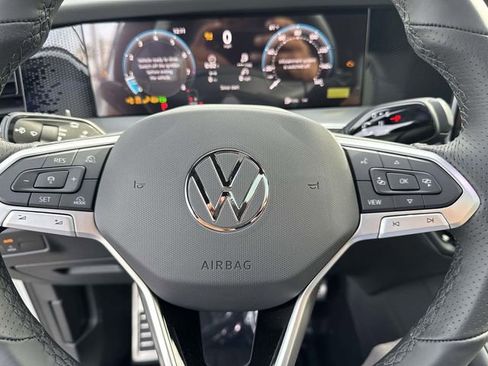 New 2026 Volkswagen Tiguan SE R-Line image 17