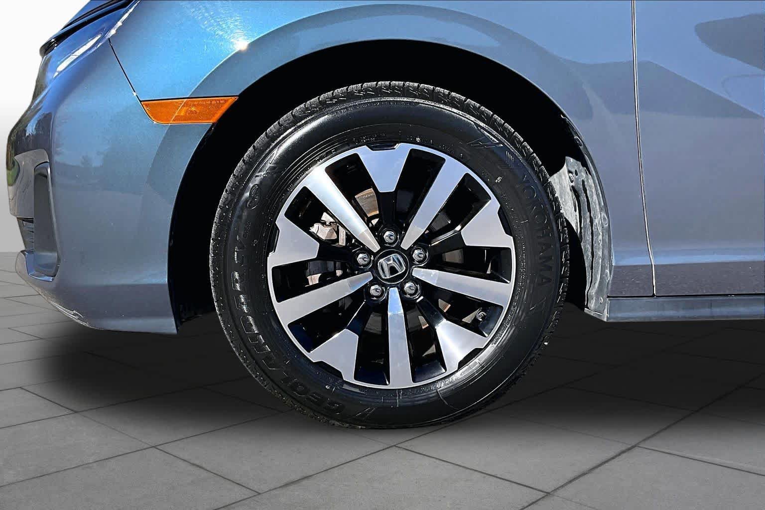 Used 2025 Honda Odyssey EX-L image 11
