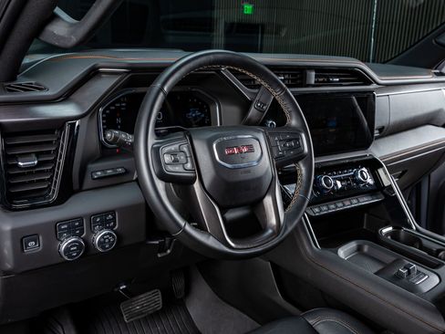 Used 2025 GMC Sierra 2500 AT4 w/ AT4 Premium Plus Package image 17