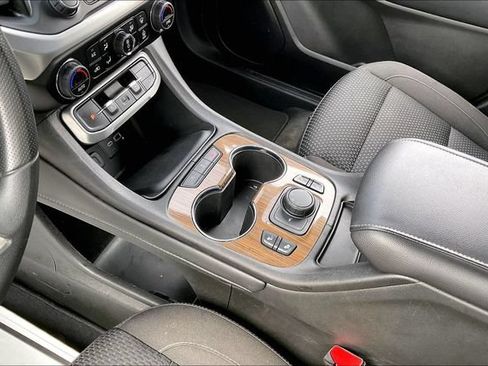 Certified 2023 GMC Acadia SLE w/ Driver Convenience Package FWD image 17