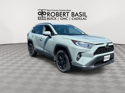 Used 2020 Toyota RAV4 XLE w/ Convenience Package AWD/4WD image 2