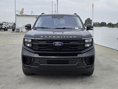 Used 2025 Ford Expedition Active image 3