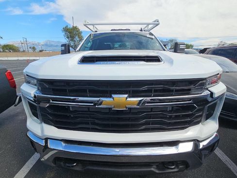 Used 2025 Chevrolet Silverado 3500 LT w/ Convenience Package image 7