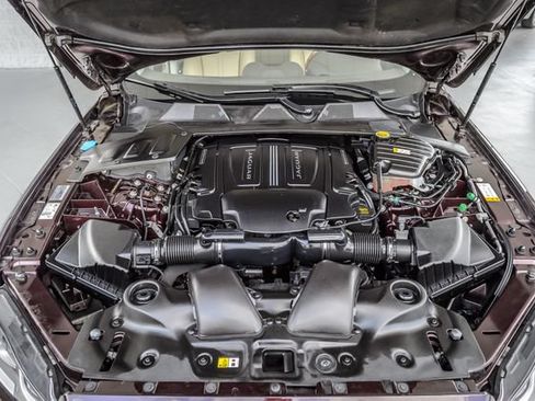 Used 2016 Jaguar XJ R-Sport RWD image 17