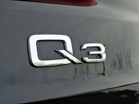 Certified 2025 Audi Q3 2.0T Premium w/ Convenience Package image 31