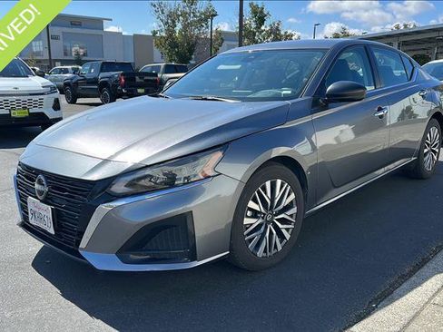 Used 2024 Nissan Altima 2.5 SV FWD image 1