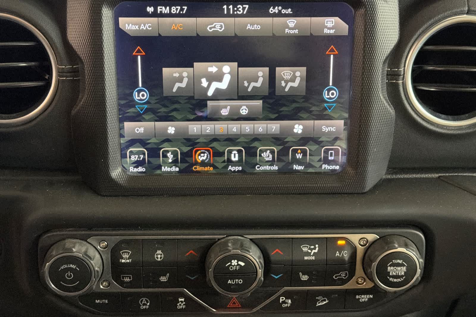 Used 2018 Jeep Wrangler Unlimited Sahara AWD/4WD image 21