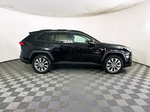 Used 2021 Toyota RAV4 XLE Premium image 2