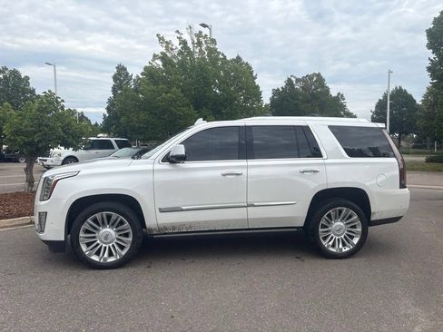 Used 2018 Cadillac Escalade Platinum AWD/4WD image 2
