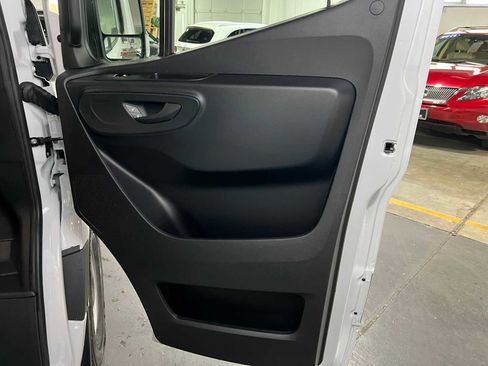 Used 2025 Mercedes-Benz Sprinter 2500 image 10
