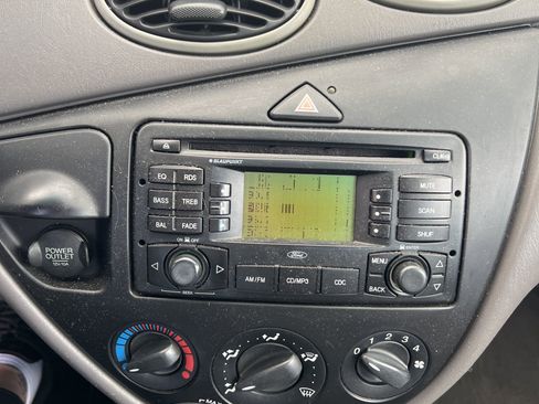 Used 2004 Ford Focus SE FWD image 8