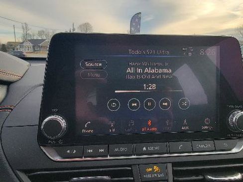 Used 2022 Nissan Altima 2.5 SR w/ Midnight Edition Package image 12