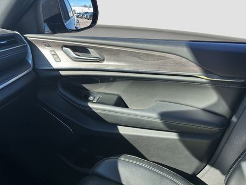 Used 2023 Jeep Grand Cherokee Overland w/ Luxury Tech Group IV image 14