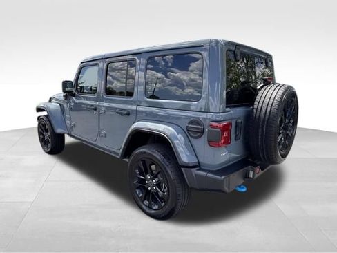 Used 2024 Jeep Wrangler Unlimited Sahara AWD/4WD image 5