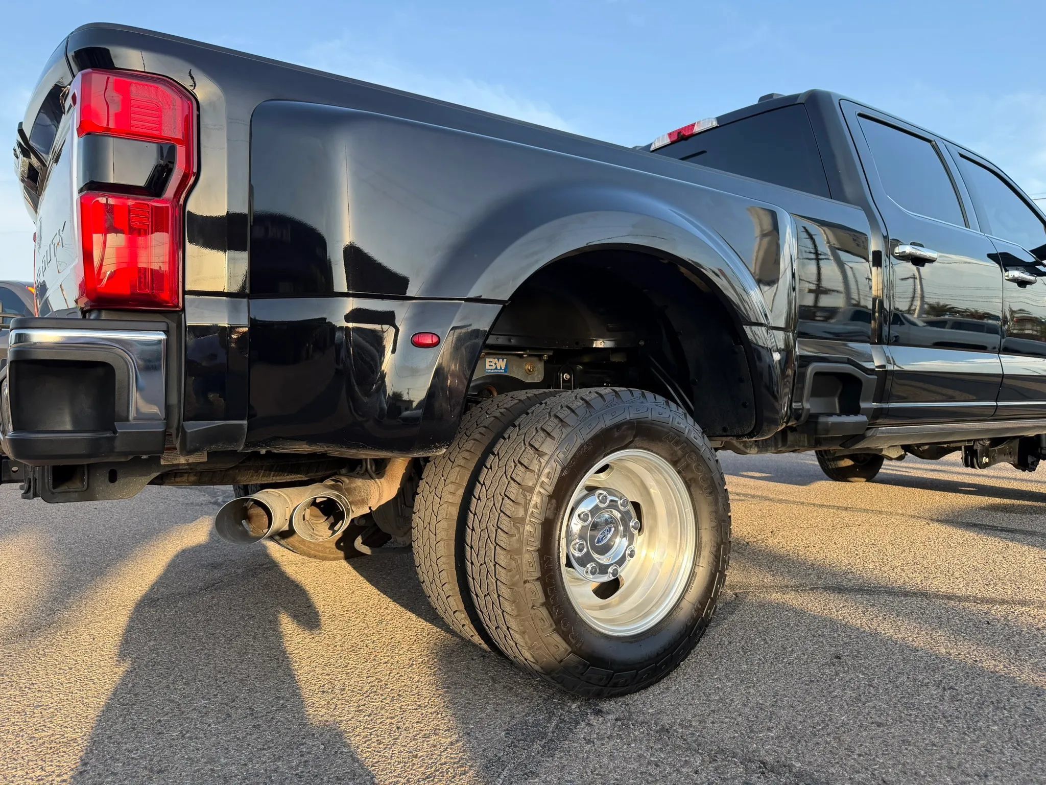 Used 2023 Ford F350 Lariat w/ Lariat Ultimate Package AWD/4WD image 53