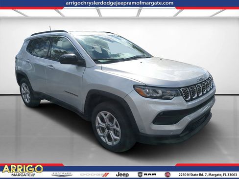 Used 2025 Jeep Compass Latitude image 1